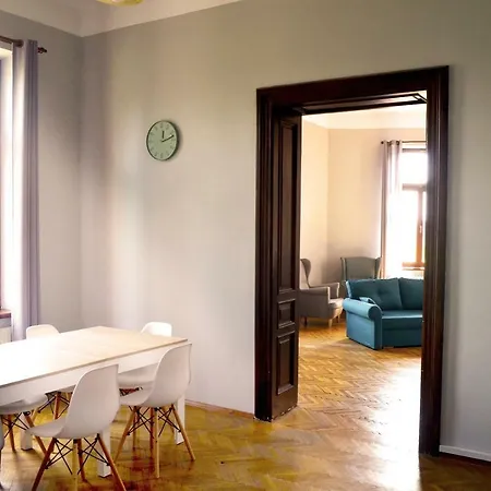 Spacious In The Heart Of The Old Town דירה קרקוב