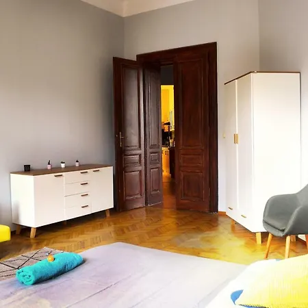 Spacious In The Heart Of The Old Town *